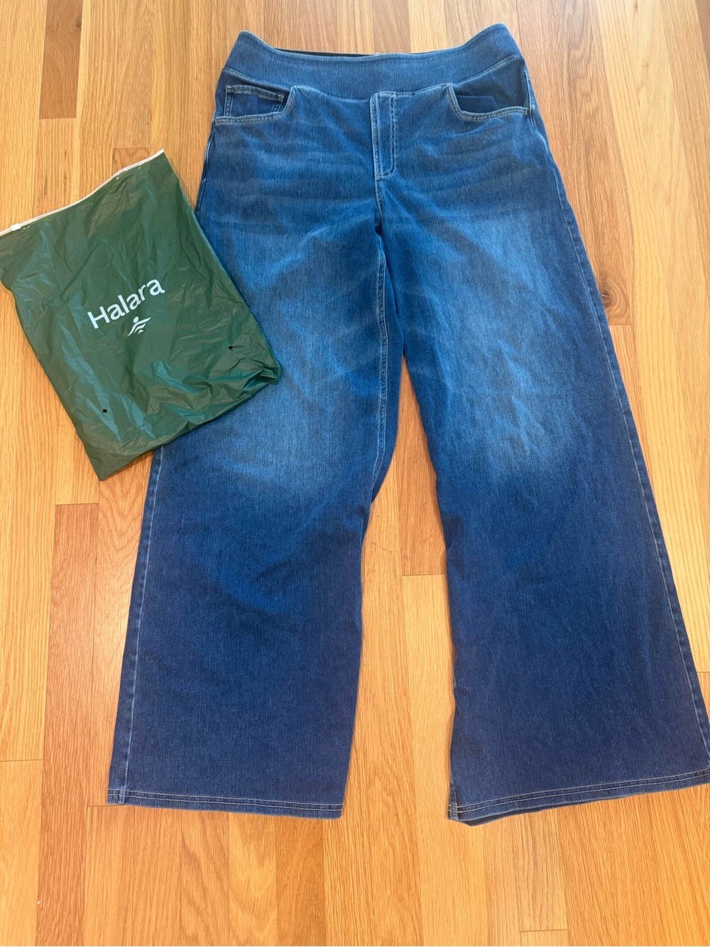 HALARA women’s Bootcut wide leg Jeans in Dark Blue Denim